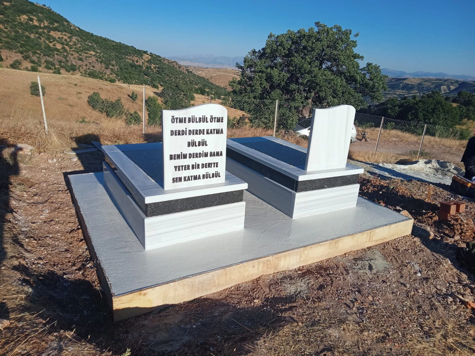 KırmızıToprak Merme, Tunceli Mezar Yapımı
